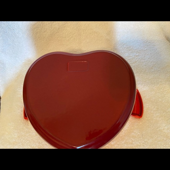 Le Creuset Cast Iron 2 Quart Casserole Pot - Picture 6 of 8